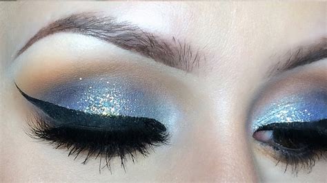 Blue glitter eyeshadow l Tutorial - YouTube