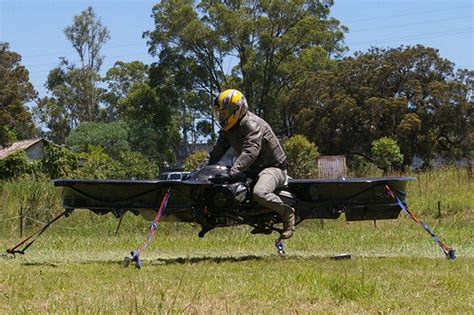 空飛ぶバイクの試作機、Kickstarterに登場（動画あり）｜WIRED.jp