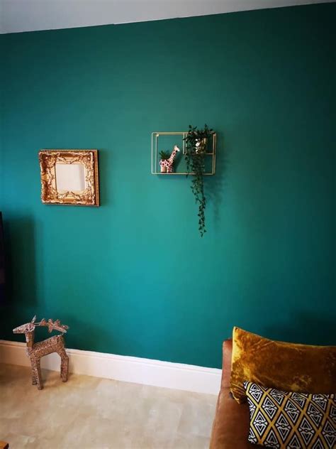 Living room love | Turquoise walls living room, Green walls living room, Emerald green living room