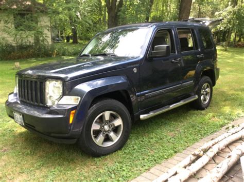 2008 Jeep Liberty with sky slider - 1j8gn28k48w220082