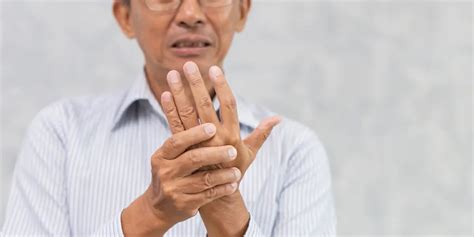 Trigger Finger: Symptoms and Causes