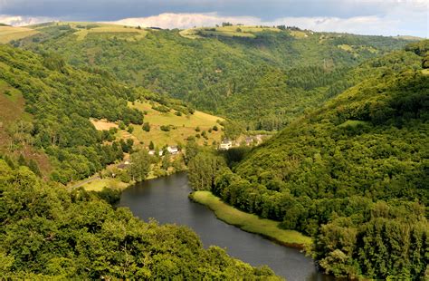 Des monts du Cantal à la Vallée du Lot » Randonnée pédestre en Aveyron