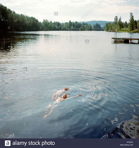 Kids Swimming In Lake Stock Photos & Kids Swimming In Lake Stock Images - Alamy