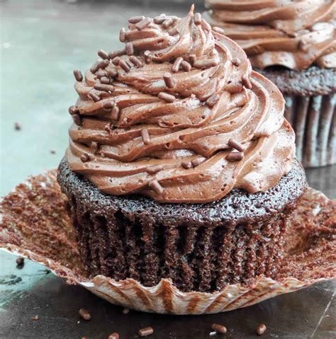 The Ultimate Chocolate Cupcakes - Sprinkle Some Sugar