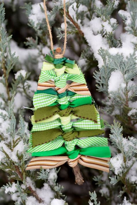 35 Spectacularly Easy DIY Ornaments for Your Christmas Tree