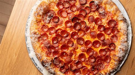 Pasadena’s Union Restaurant Pushes the New York Pizza Envelope - Eater LA