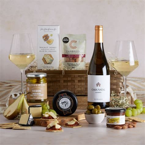 Luxury White Wine and Cheese Hamper | hampers.com