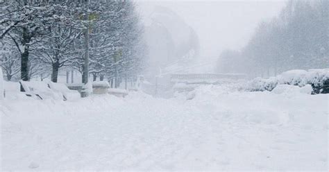 "Historic" Blizzard Buries Chicago Area In More Than 19 Inches Of Snow ...