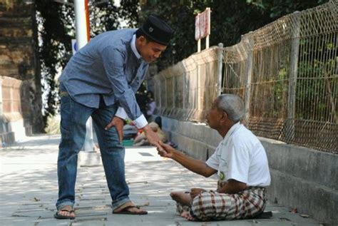 Sedekah yang Benar Sesuai Dengan Syariat