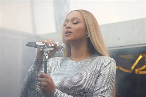 Beyoncé's childhood home in Houston burns on Christmas morning - Teller ...