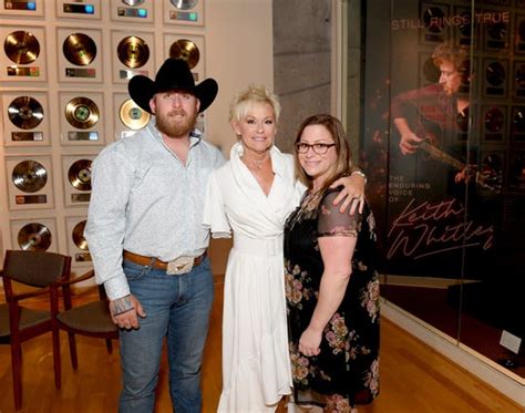 Keith Whitley tribute: Garth Brooks, Ricky Skaggs honor singer in Nashville