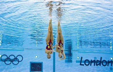 Completely Disorienting Synchronized Swimming Photos | Synchronized swimming, Swimming photos ...