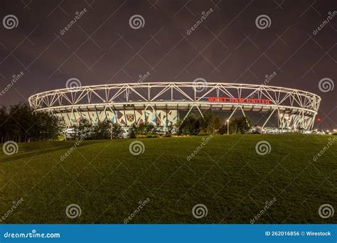 Night View of the Olympic Stadium London Editorial Photo - Image of ...