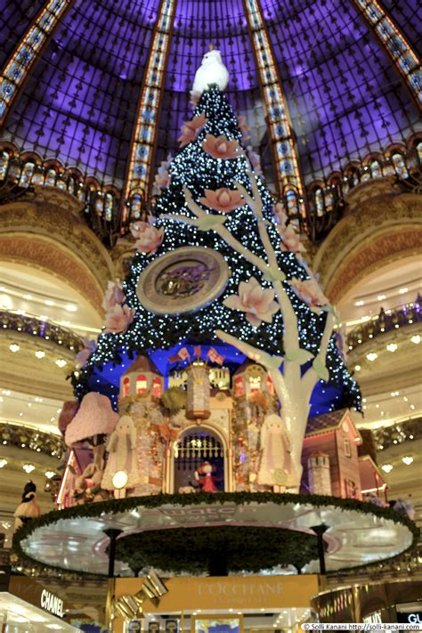 Christmas Tree at Galeries Lafayette - Blog About Paris, Food & Travel