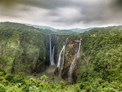 10 Famous Waterfalls in Karnataka You Should Visit Once - Tusk Travel Blog