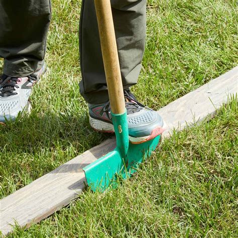 How to Make a Simple Guide for Edging Your Lawn | The Family Handyman