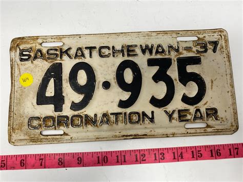 1937 Saskatchewan license plate - Schmalz Auctions