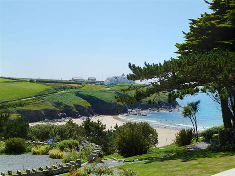 Cornwall Seaside Cottages overlooking the beach and sea | Seaside Cottages Cornwall