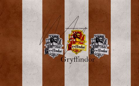 House wallpaper: Gryffindor by hireece on DeviantArt