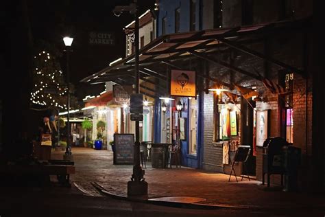 City Market Savannah: What to See & What to Skip! - Savannah First ...