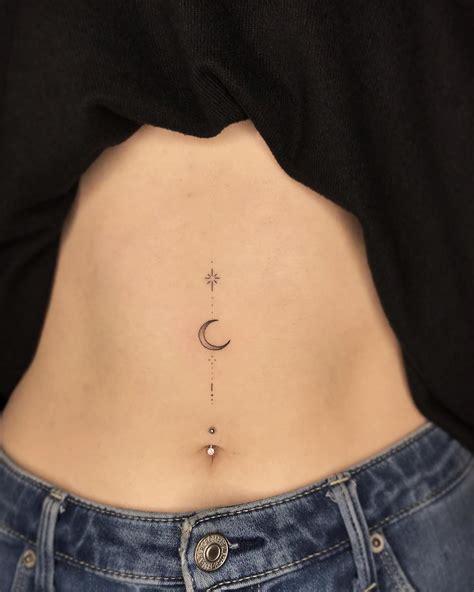 13 Stomach Tattoo Designs to Inspire Your Next Piece | Idee per ...