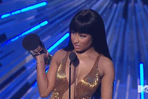 VMA 2015: Nicki Minaj called out Miley Cyrus live on the VMA stage - The Verge