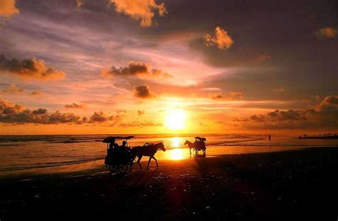 Pantai Parangtritis - Wisata Pantai Di Jogja Paling Terkenal - LIBURAN JAMAN NOW