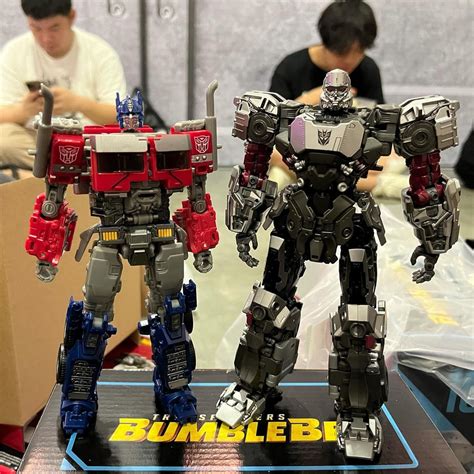 Transformers Studio Series SS-109 Leader Class Bumblebee Movie Concept Art Megatron In-Hand ...