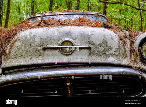 Old Oldsmobile Logo Stock Photo - Alamy