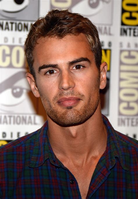 'Divergent' Panels Comic-Con 2013 [Day 1] (July 18, 2013) - Theo James ...