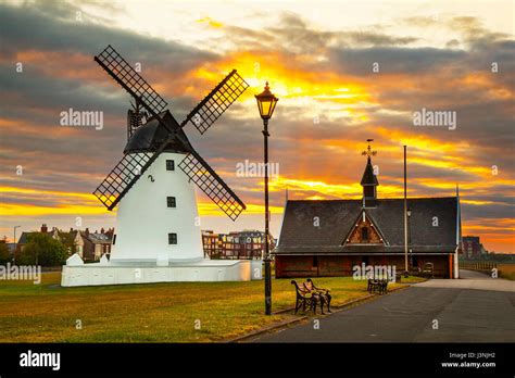 Lytham St Annes on Sea, Lancashire. UK Weather. 7th May, 2017 Stock Photo: 140002494 - Alamy