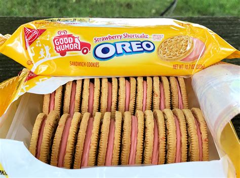 REVIEW: Nabisco Good Humor Strawberry Shortcake Oreos - Junk Banter