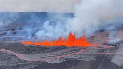 Aerial video shows Mauna Loa lava flow