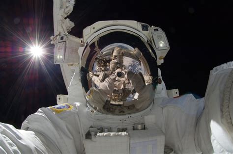 astronaut spacewalk iss tools suit pack tether 4k HD Wallpaper