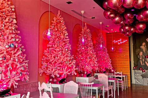 Chicago’s first all-pink pop-up Christmas bar, Pink Wonderland, opens – Fab World Today