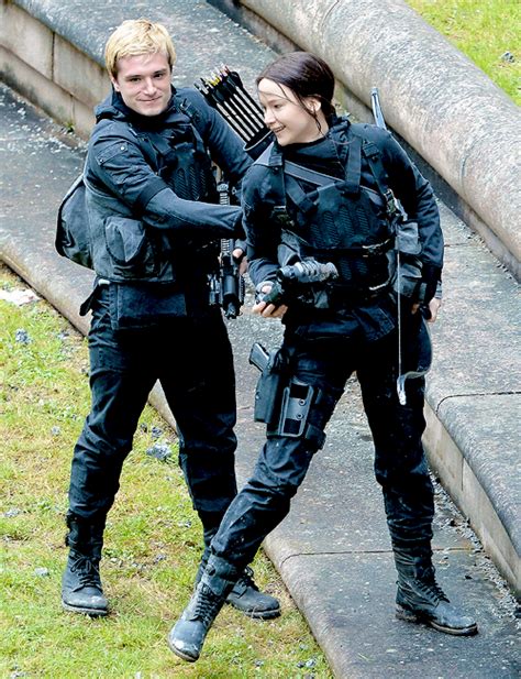 Jennifer Lawrence and Josh Hutcherson on the set of Mockingjay | Hunger ...