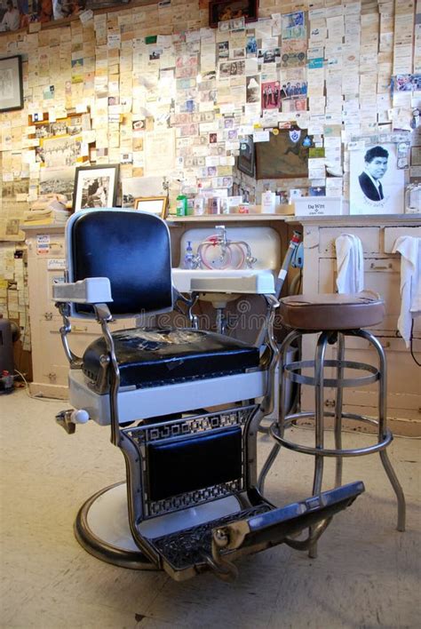 Old fashioned barber chair editorial stock photo. Image of editorial - 139385308