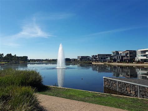 20180418_114045 Caroline Springs lake | Water fountain in th… | Flickr