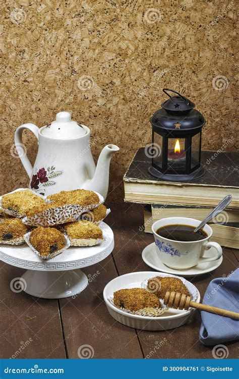 Fried Makrout or Makroud - Algerian Semolina, Dates and Honey Sweets ...