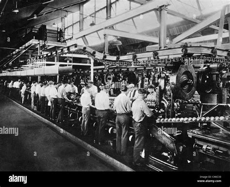 Assembly line workers america hi-res stock photography and images - Alamy