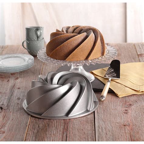 Nordic Ware 80637 Platinum Collection Heritage Bundt Pan – Hedys