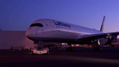 Airbus A350-900 vopsit în culorile Lufthansa (FOTO / VIDEO)