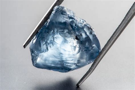 Blue diamond found by struggling Petra sold for $14.9 million - MINING.COM