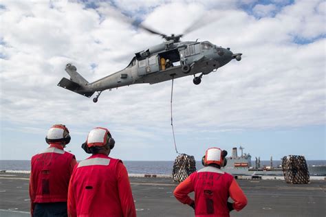 DVIDS - Images - USS Tripoli Vertical Replenishment [Image 10 of 10]