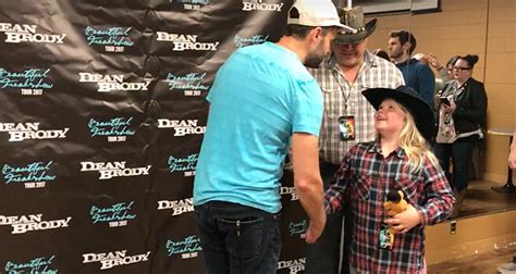 Dean Brody Brings Adorable Kids On Stage in Hamilton [WATCH]