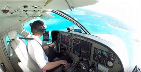 Cockpit view of landing a plane in terrifying crosswinds / Boing Boing