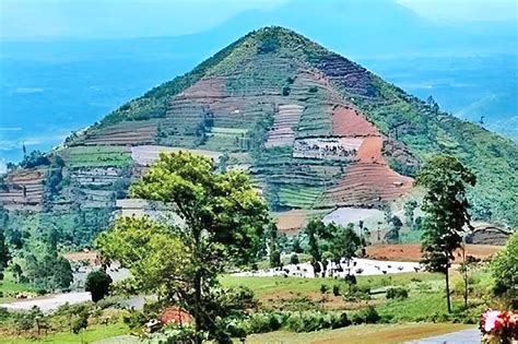 Indonesia’s Gunung Padang could be the world’s oldest pyramid | Borneo ...