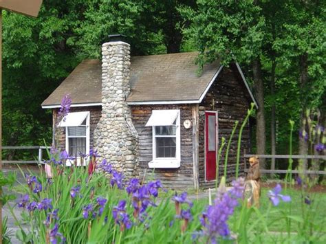 PEMI CABINS - Prices & Campground Reviews (Lincoln, NH - White Mountains)