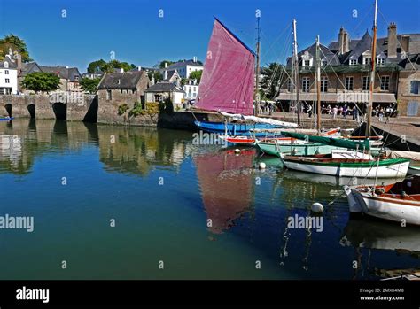 Saint-Goustant port, Place Saint-Sauveur, sloop coquiller, Auray, Auray river, Morbihan ...