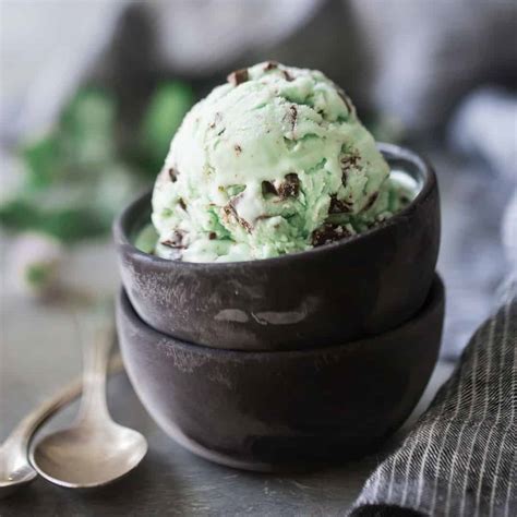 Mint Chocolate Chip Ice Cream: easy, no-churn recipe -Baking a Moment